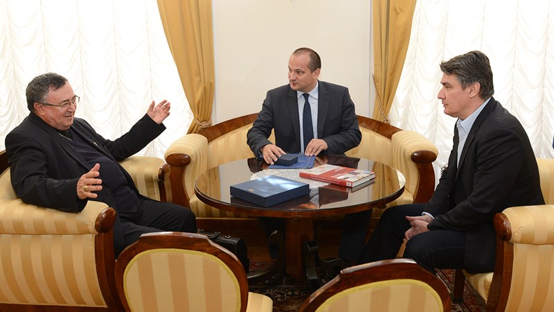 Predsjednik Vlade Zoran Milanović sastao se s kardinalom Vinkom Puljićem, vrhbosanskim nadbiskupom